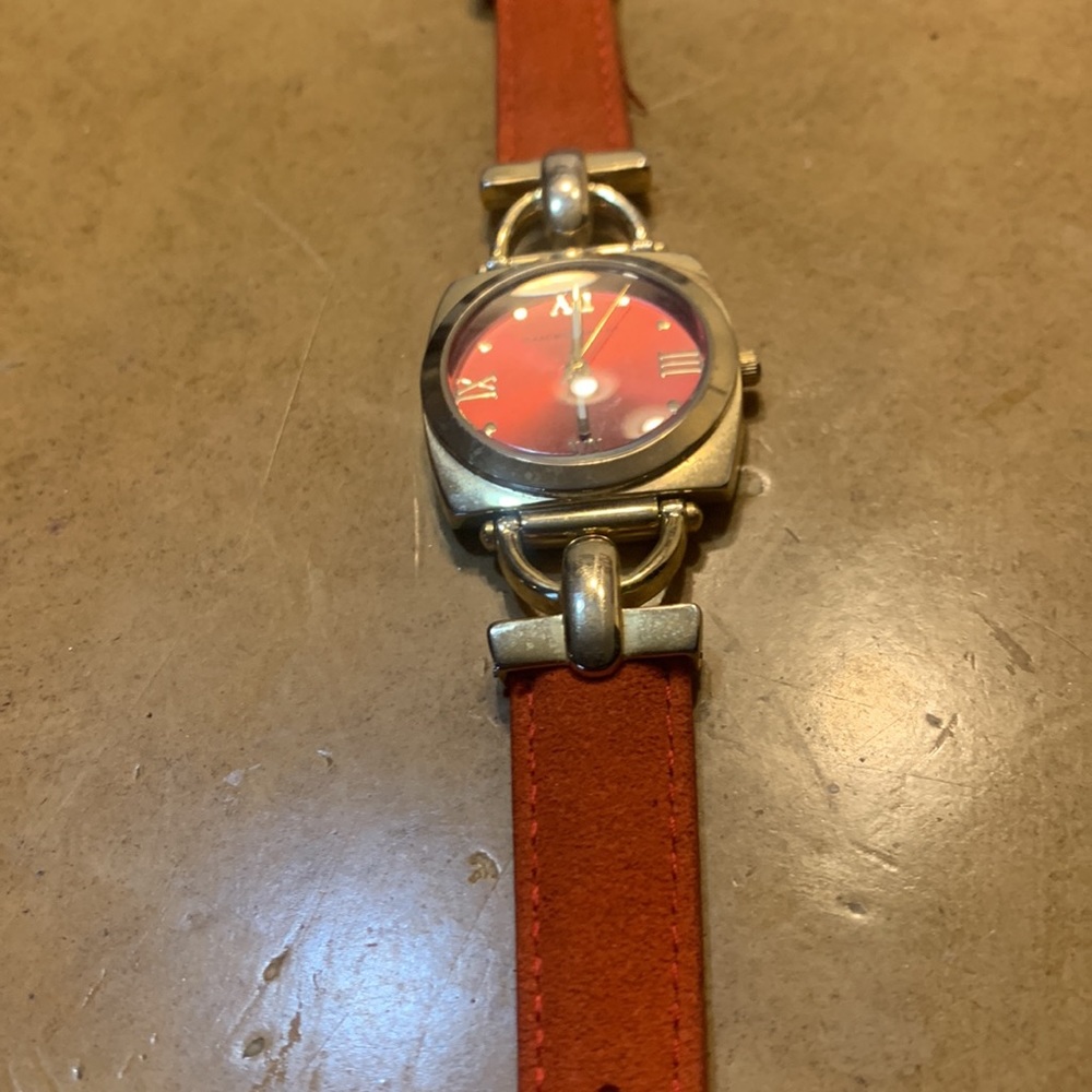 Watch. Needs Battery View 4